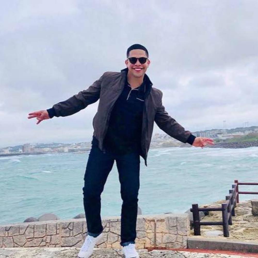 Meet your Posher, Adrián